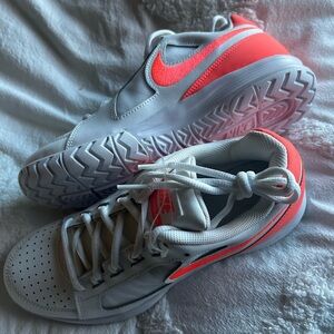 Nike Court Tennis Shoes White Pink Women’s Size 8 NWOT Athletic Sneakers